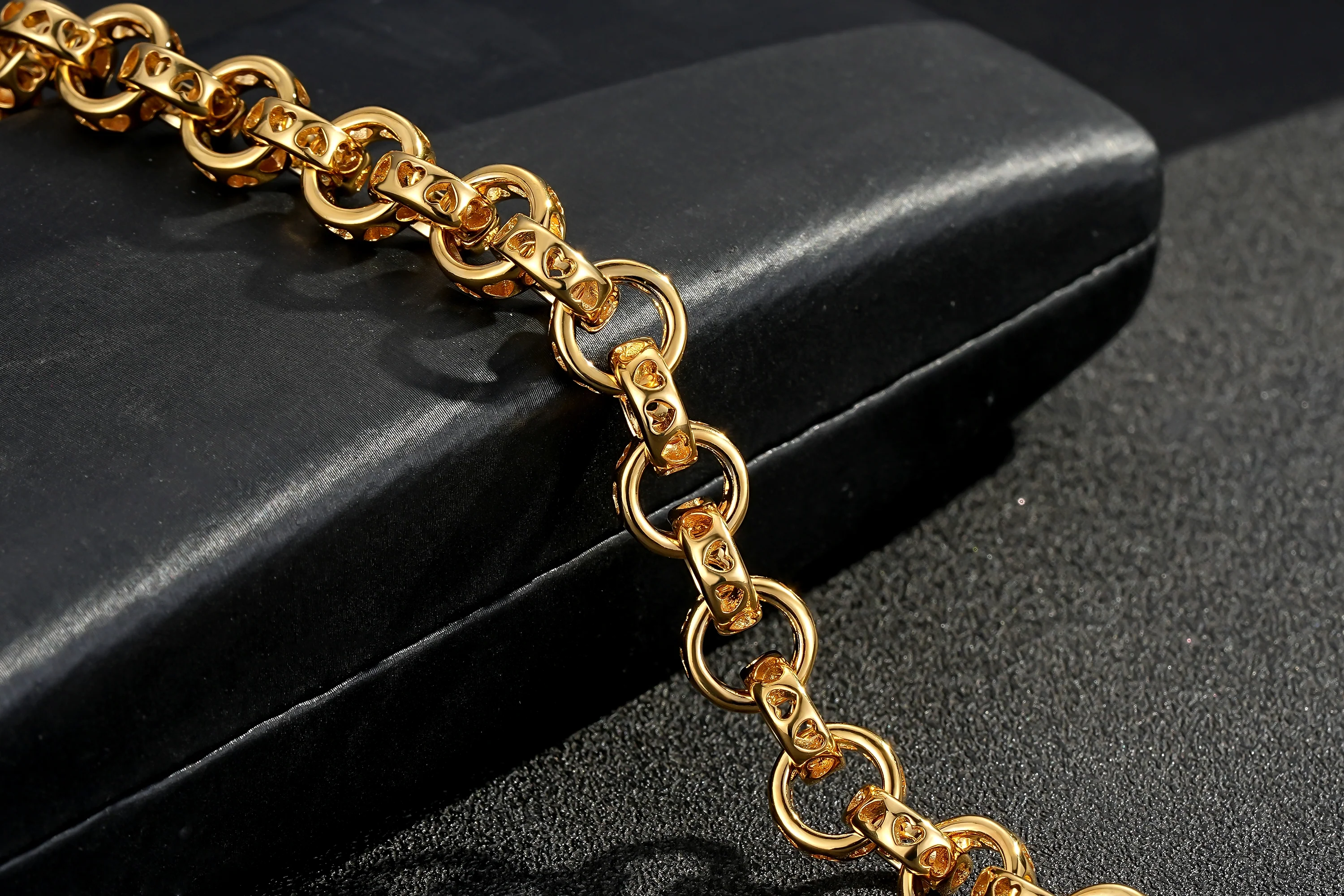 10mm Gold Heart Hollow Link Bracelet Fits 7.58inches Wrist 27g - Image 2