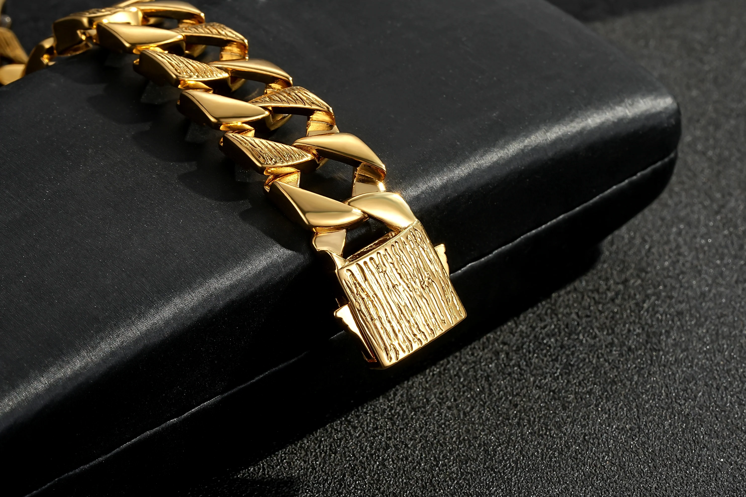 Gold Curb Bracelet 14mm - Image 2