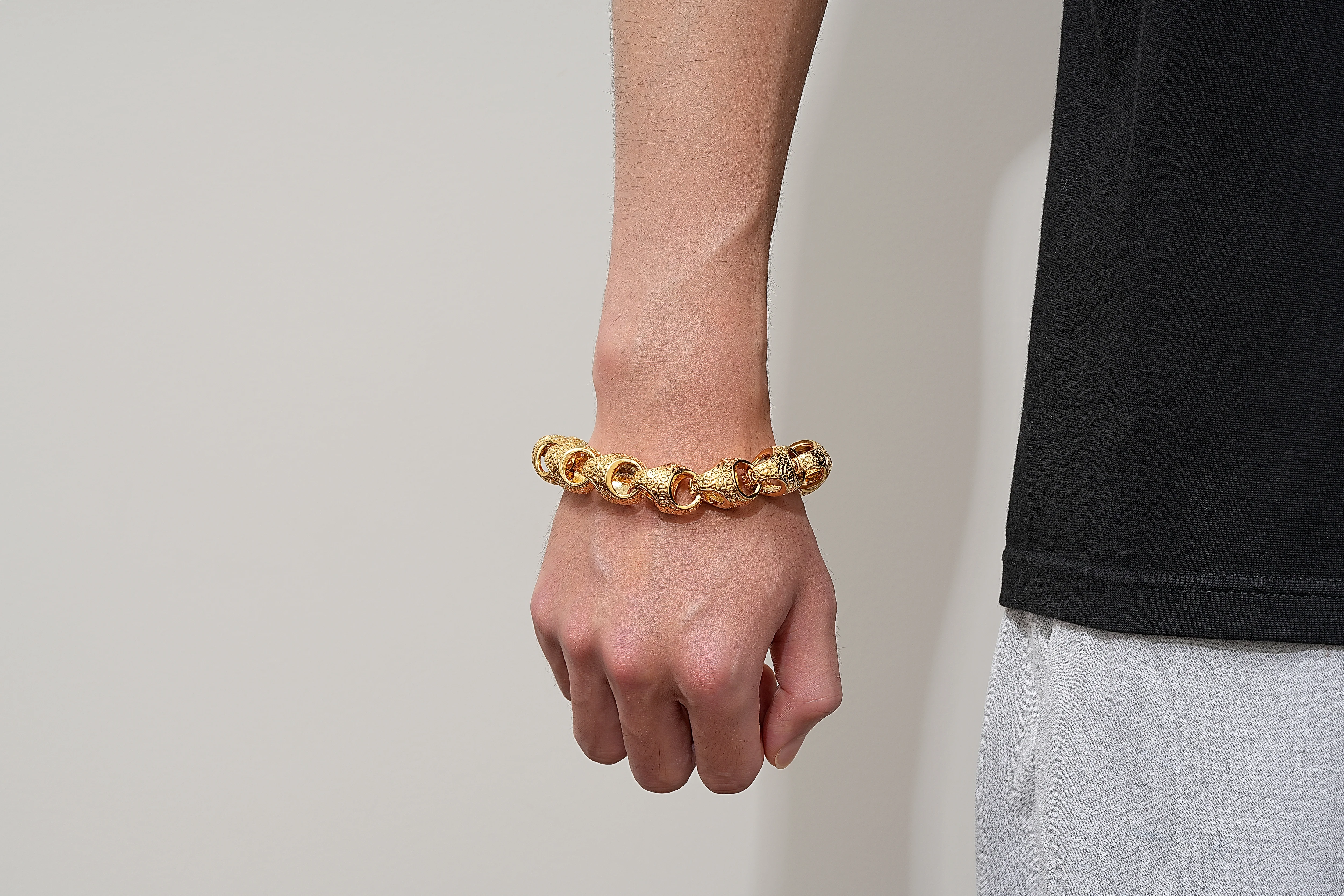 17mm Gold Acorn Link Bracelet 8.5inches Heavy Patterned XL Statement 104g Jewellery - Image 3