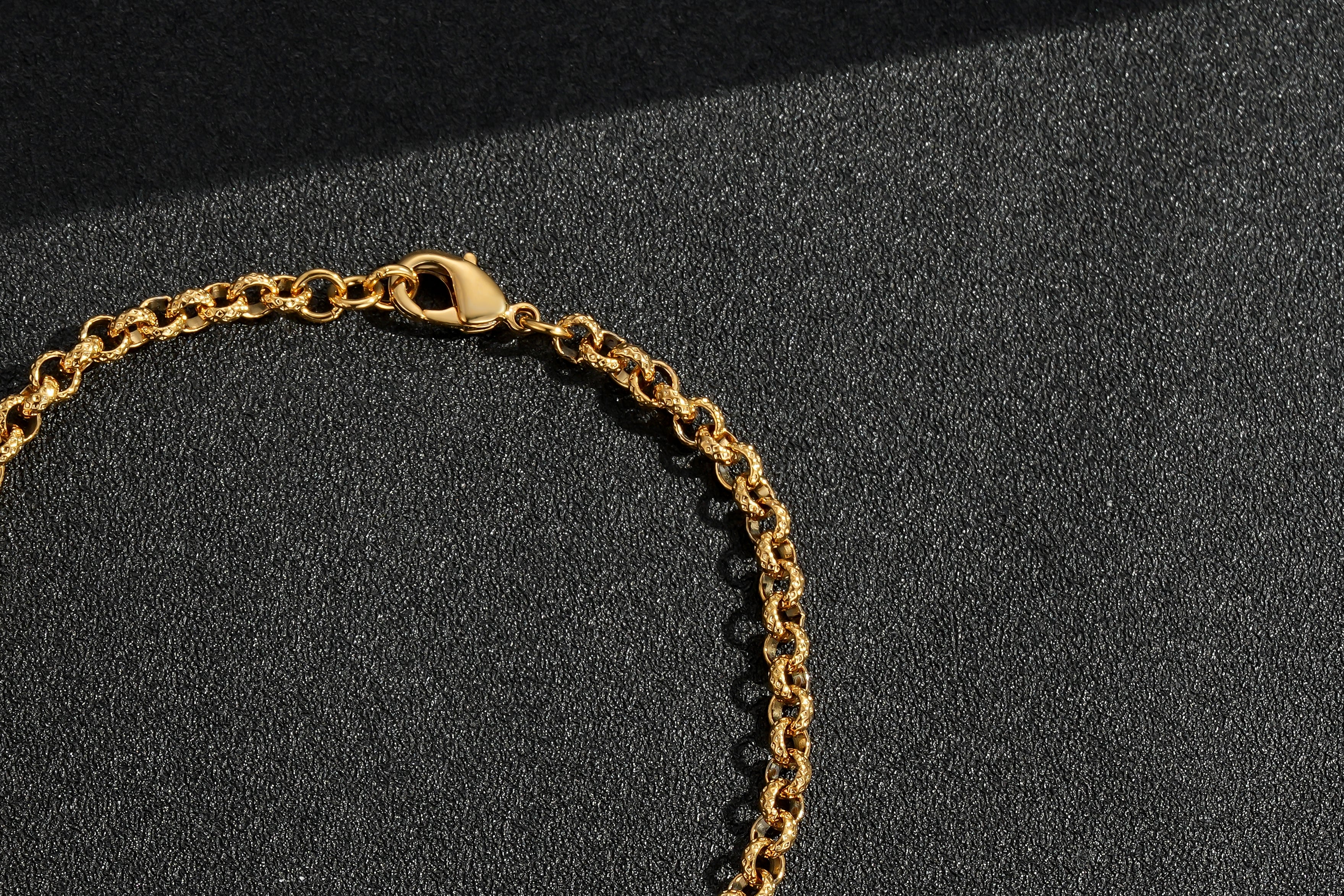 Gold Diamond-Cut Patterned Belcher Bracelet 4mm - Image 2