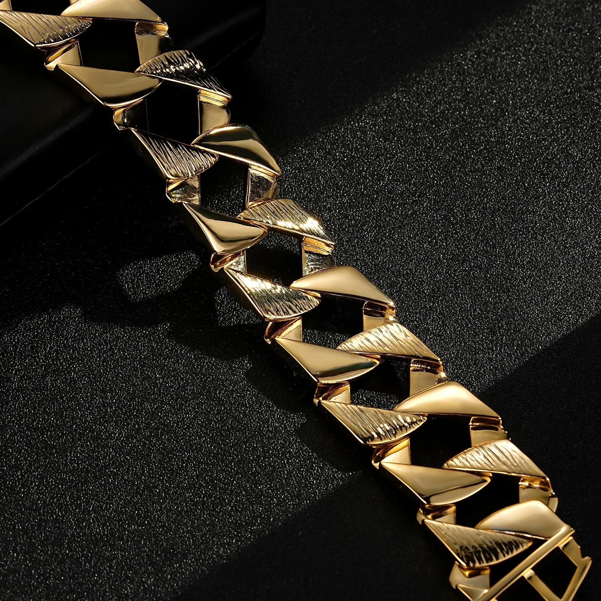 Gold Bark-Chaps Curb Bracelet 27mm - Image 3