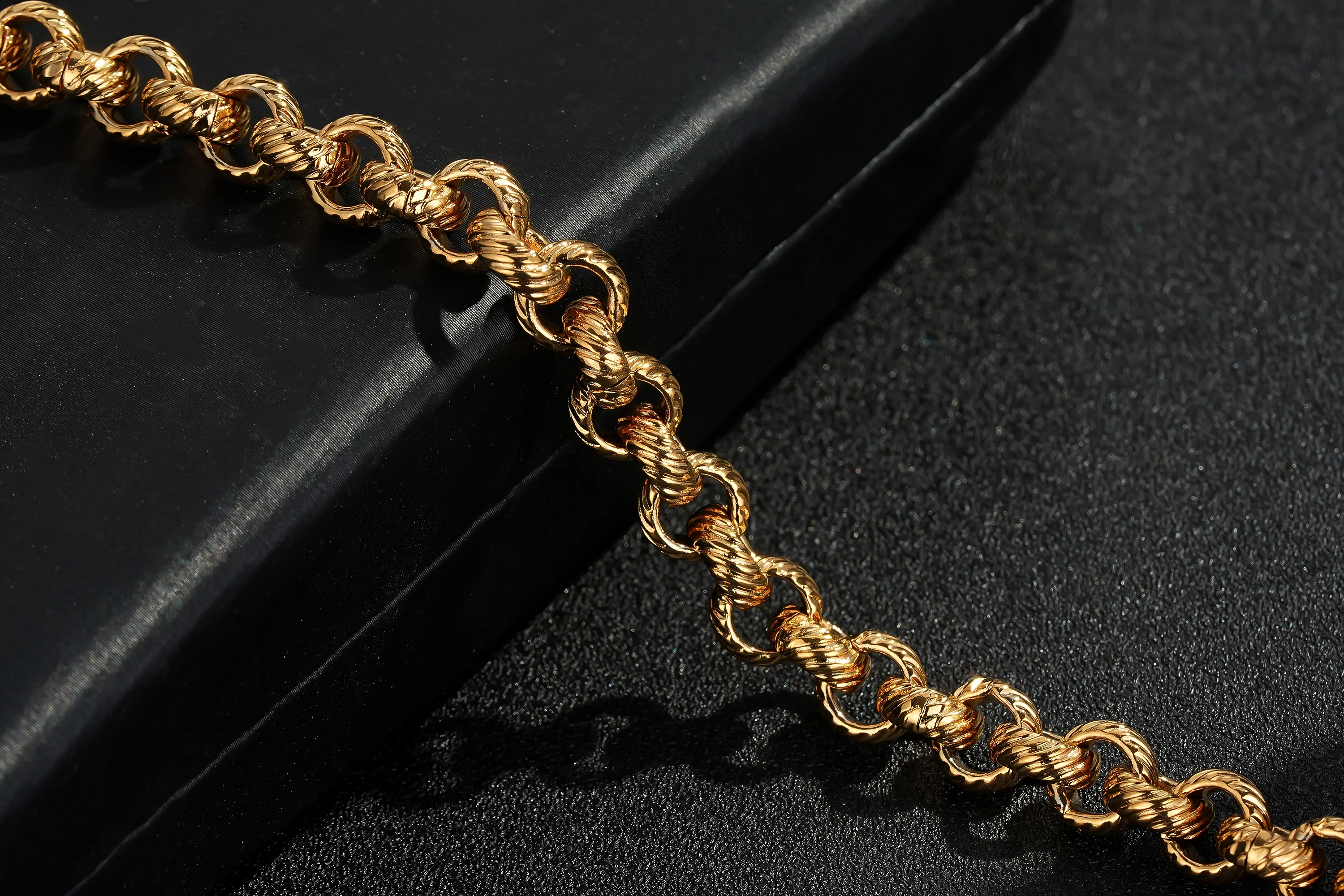 Gold Lined Patterned Belcher Bracelet 9mm - Image 3
