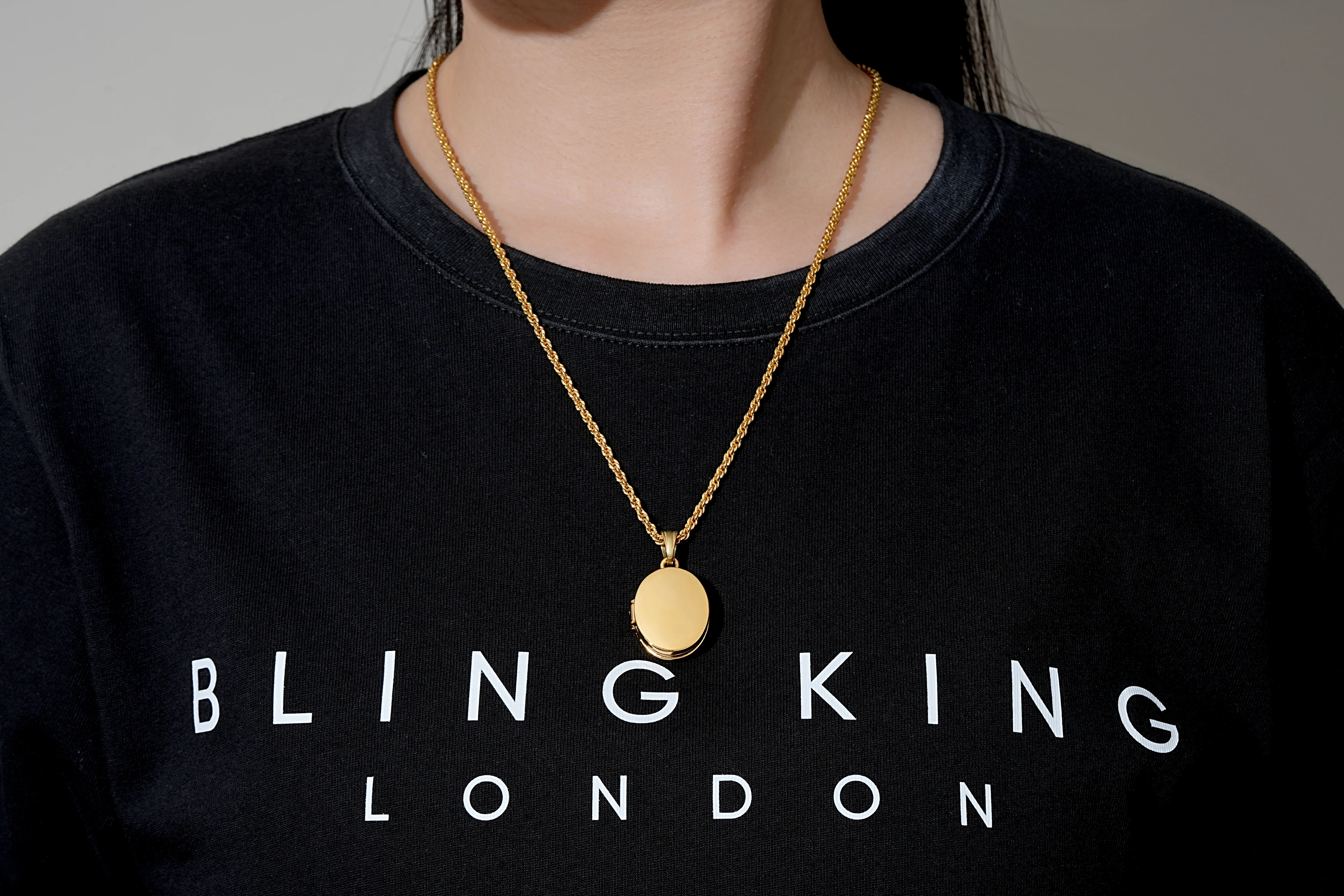 Gold Locket Pendant 2.5mm Rope Chain - Image 4