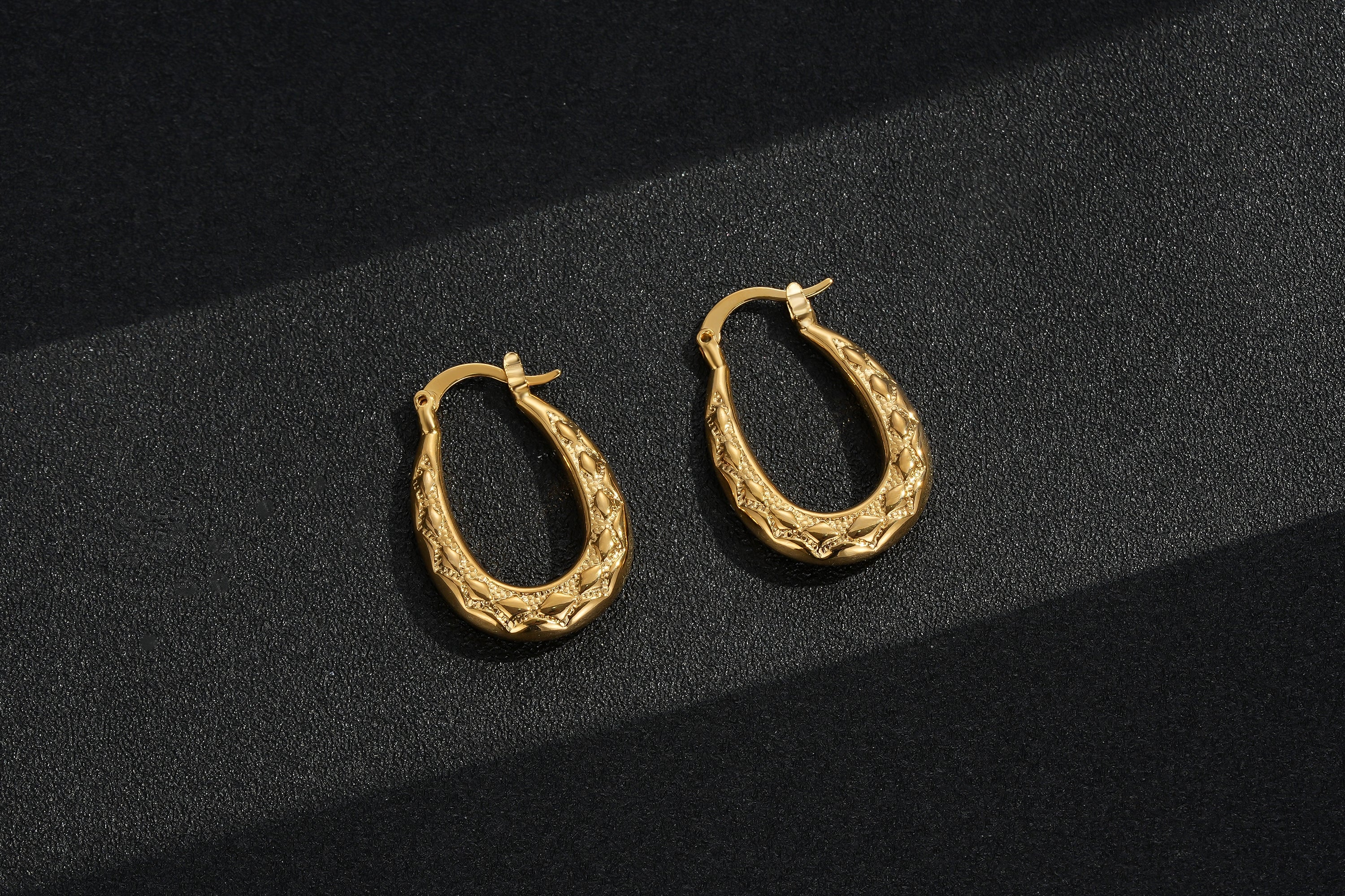Gold Diamond-Cut Oval Creole Hoop Earrings 25mm - Image 5